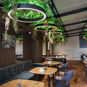 graphica-tbilisi-hotel.alltbilisihotels.com/